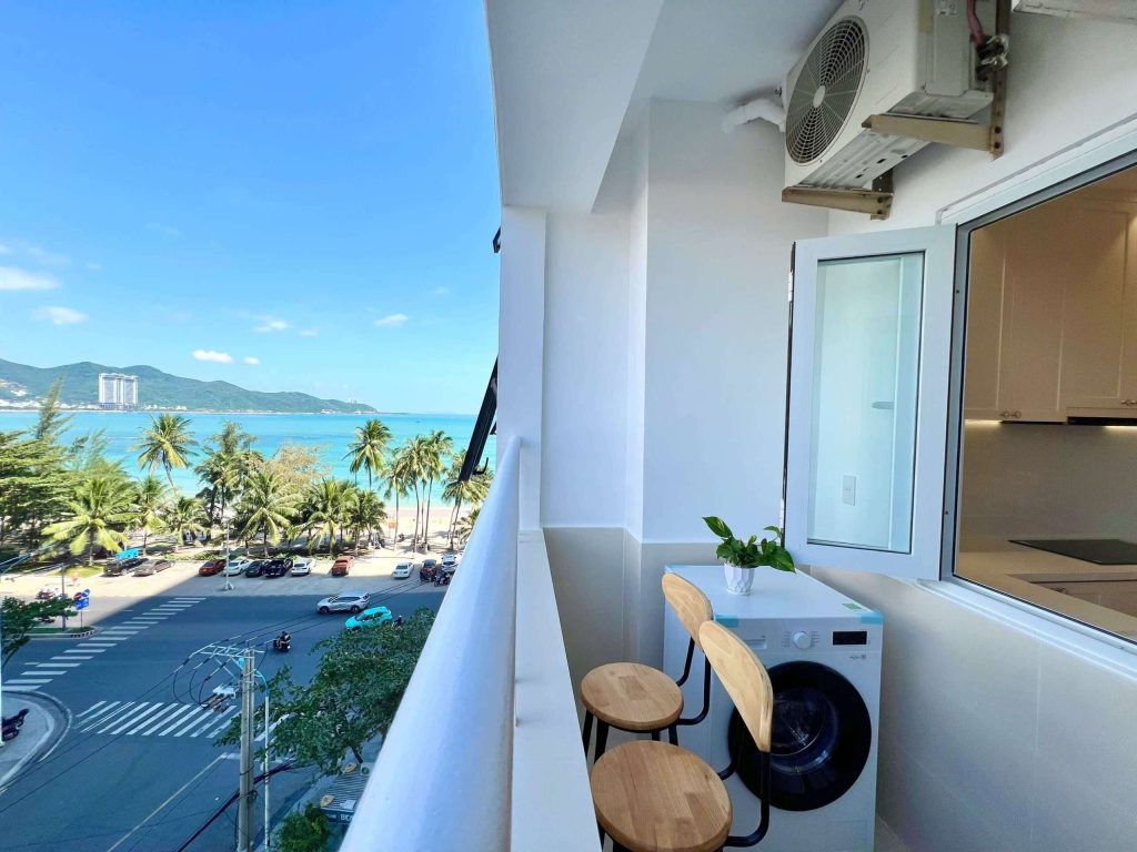 Ban công view biển Căn Hộ Mường Thanh Viễn Triều OC1A Căn 628